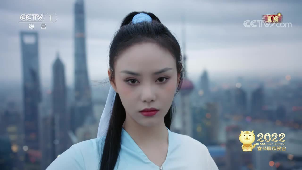 超棒顺德女侠梁壁荧参演春晚节目景观太极行云流水